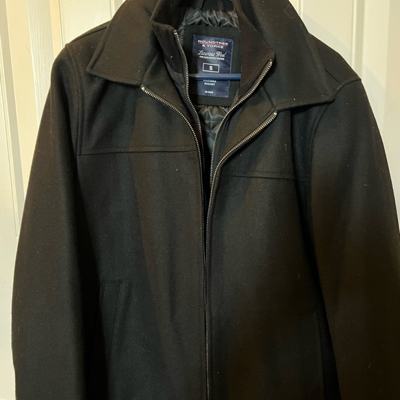 Size small Roundtree and Yorke black pea coat with quilted inner lining - Picture 1 of 5